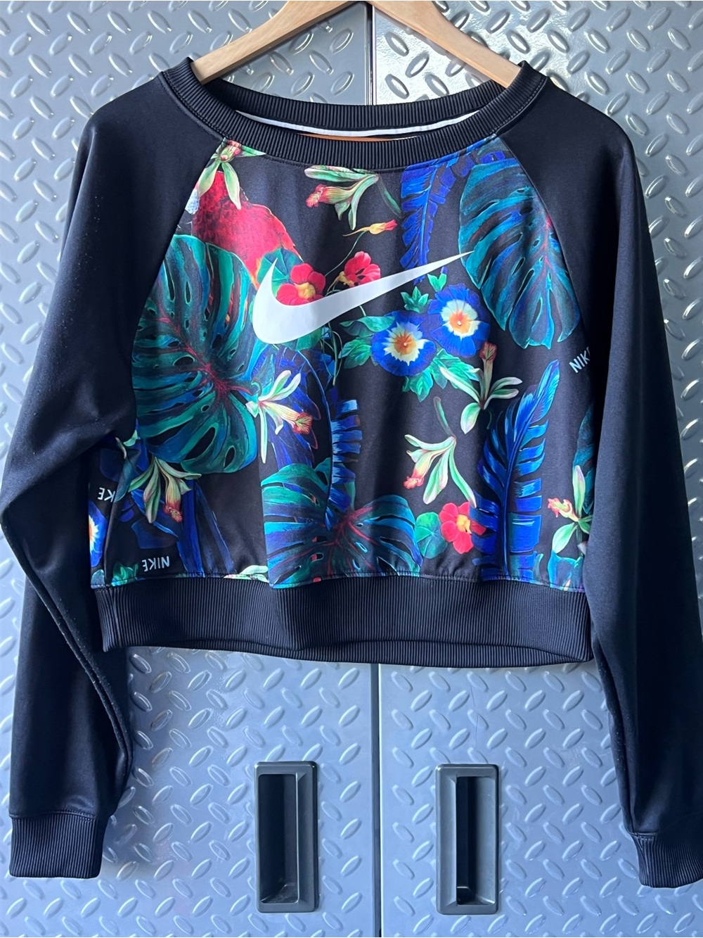 Nike Tropical Floral Cropped Crewneck Sweatshirt Black